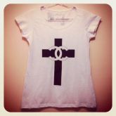 T-SHIRT CRUZ CHANEL TAMANHO G